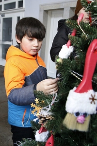 Výstava vánočních stromků ZŠ a MŠ